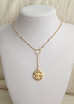 "♥ GOLD COIN NECKLACES ♥ This gold coin necklace or the 2 layered together will be perfect for everyday and night outfit. In this listing you can order the coin necklaces as in photos 1-3: You can choose to buy one coin necklace or the set of 2 necklaces. You can choose necklace length. You can choose size of coin BIG (B) or SMALL (C). You can choose to buy the Coin Charmed gold hoops. (as in photo#7) *Please note that when buying the set of 2 coin necklaces you get a better price. -Necklaces de Gold Coin Medallion Necklace With Adjustable Chain, Gold Coin Collar Necklace, Yellow Gold Coin Necklace With Clavicle Chain, Gold Coin Locket Necklace, Gold Coin Necklace With Locket, Gold Coin Necklace With Clavicle Chain, Gold Coin Jewelry, Coin Necklace Gold, Necklace Long Gold