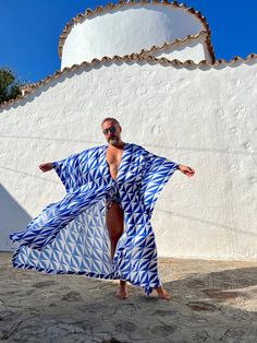 hand made Mens blue tile pattern robe caftan Satin fabric kimono Satin fabric ( silky touch ) Lightweight fabric small to 6XL size options Feel free to ask for custom sizes Long tunic for men Loungewear & pool party Blue and white pattern to visit my shop: www.etsy.com/shop/mnouss/ Worldwide fast shipping And my new shop link- caftan and more- www.etsy.com/shop/maisonmnouss/ To follow us on instagram: https://www.instagram.com/mnoussofficial/ Caftan Satin, Tunic For Men, Blue Tile Patterns, Robe For Men, Men Loungewear, Beach Kimono, Men's Robes, Beach Sarong, Blue Tile