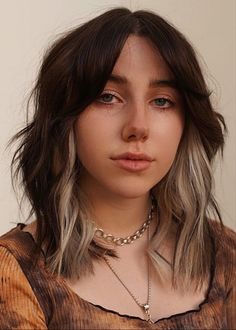 Two Tone Underneath Hair, Blonde Chunk Under Hair, Color Hair With Bangs, Colored Hair Pieces, Beige Peekaboo Hair, Ideas To Dye Brown Hair, Color Block Medium Hair, Brown And Blond Color Block Hair, 2 Tone Hair Dye Ideas