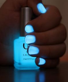 30+ Eye-catching glow nail art designs | Art and Design Nail Designs Summer Neon, Nail Polish Hacks, New Nail Designs, Clear Nail Polish