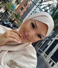 Voile Islam, Pretty Hijabi Girl, Voile Asli, Model Robe Voile Asli, Style Hijab Simple, Veiled Girls, Cute Hijabi Outfits, Hijabi Fits, Hijab Fashionista