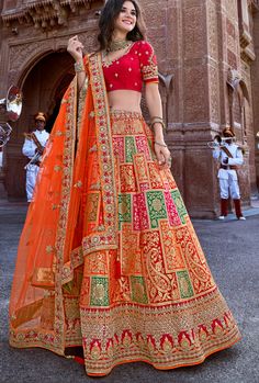 Rajasthani Lehenga, भारतीय दुल्हन संबंधी, Orang India, डिजाइनर कपड़े, Indian Gown, Orange Lehenga, Lehenga Dress, Western Glam, Indian Wedding Lehenga