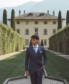 Posh Man Aesthetic, Posh Boy Aesthetic, Old Money Guys, Old Money Aesthetic Boys, Office Old Money, Old Money Fashion, Slim Wallet Men, Money Fashion, Classy Suits