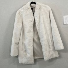 Mid-Thigh Length, Never Worn With Tag! Casual White Fur Coat For Spring, Casual White Spring Fur Coat, Fitted Winter White Faux Fur Coat, Winter White Faux Fur Coat, White Fluffy Long Sleeve Fur Coat, Luxury Winter White Faux Fur Coat, Winter White Faux Fur-lined Outerwear, White Faux Fur Coat, White Faux Fur