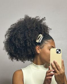 Cabello Afro Natural, Top Accessories, Hair Magic, Pelo Afro, Luscious Hair, Natural Hair Beauty, Natural Hair Styles Easy, Natural Hair Updo