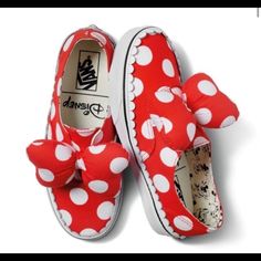 Brand New Shoes My Fianc Got For Me To Wear To Disney Before The Pandemic And I Never Got The Chance ... Hopefully The Beautiful Limited Edition Item Will Go To A Beloved Home Mickey Mouse Vans, Mickey Shoes, Vans Disney, Minnie Mouse Shoes, Cute Vans, Minnie Mouse Outfits, Disney Vans, Disney World Outfits, Minnie Bow