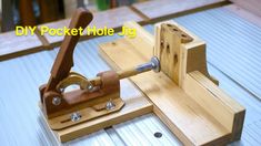 a woodworking project with the words diy pocket hole jig