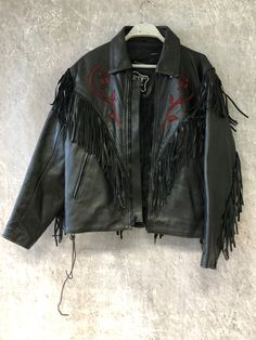 Unique black leather jacket with red rosed and tassel fringes , thinsulate jacket with removable lining. Size M/L  Shoulders 47cm, pit to pit 56cm, sleeve 60cm, length 62cm. in very good vintage stage Unisex heavy biker leather coat jacket Please ask if you have any questions. Items are shipped via recorded mail in 1-3 business days after payment has been received.  Delivery times may vary: EU countries -  5 to 14 business days, all other countries - 10 to 25 business days. Leather Coat Jacket, Fringe Leather Jacket, Rose Rouge, Biker Leather, Tassel Fringe, Leather Blazer, Black Leather Jacket, Biker Jacket, Red Rose