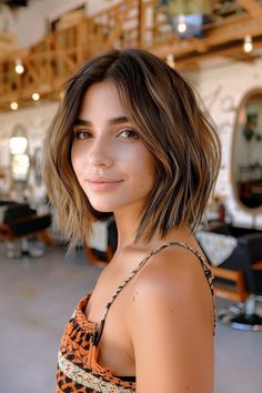 Are you searching for a hairstyle that’s both versatile and flattering? Look no further than the long layered bob! This iconic haircut has stood the test of time, offering a perfect balance of style and Wash And Wear Hairstyles, Ashy Blonde Highlights, Blonde Balayage Highlights, Edgy Pixie Cuts