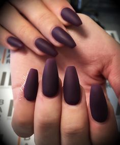 Maroon matte coffin nails. Obsessed. Matte Maroon Nails, Matte Coffin Nails, Coffin Nails Ombre, Coffin Nails Matte, Nail Design Video, Maroon Nails, Matte Top Coat, Nails Yellow