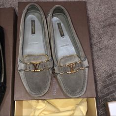 Oxford Flats Suede Gray Size 7 Louis Vuitton Flats, Shoes Louis Vuitton, Oxford Flats, Louis Vuitton Shoes, Flat Color, Flat Shoes Women, Loafer Flats, Oxford, Loafers