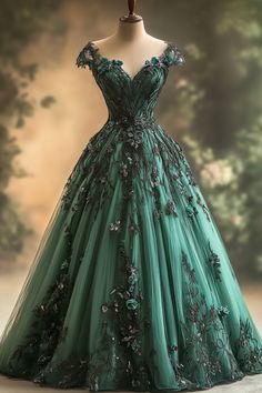 Enchanted Ball Gown, Fantasy Dress Green, Green Elven Dress, Green Fantasy Dress, Unrealistic Outfits, Emerald Green Ball Gown, Fae Ball, Midevil Dress, Green Ball Gown