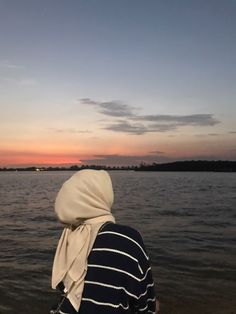 Foto Cewek Hijab Aesthetic, Korea Aesthetic, Happy Fathers Day Images, Fathers Day Images, Beach Instagram Pictures, Hijab Aesthetic, Profile Pictures Instagram, Creative Profile Picture, Muslimah Aesthetic