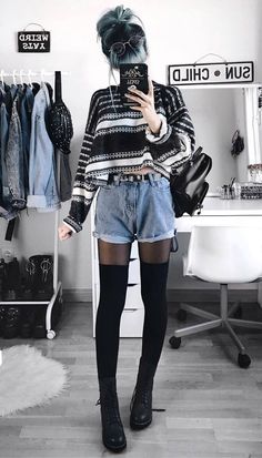 Grunge Winter Outfits, Winter Shorts Outfits, Grunge Outfits Winter, E Girl Style, Mode Ulzzang, 일본 패션, Emo Girl, Winter Shorts