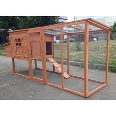 an outdoor chicken coop with the measurements