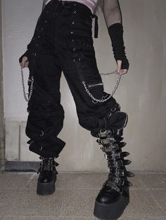 Emo Boots, Outfit Emo, Hero Outfit, Hair Tomboy, Dark Outfit, Emo Jewelry, Emo People, Masc Outfits, Character Fashion