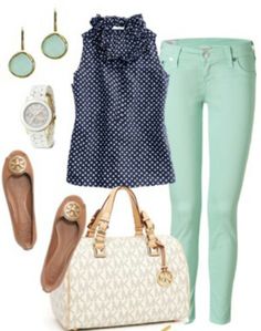 ♥ Green Color Trends, Pastel Jeans, Mint Pants, Mint Jeans, Mode Tips, Green Pants, Looks Chic, Fashion Over 40