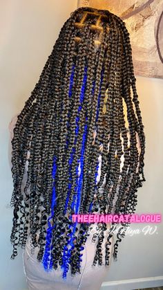 Butterfly knotless with a peek-a-boo. #knotlessboxbraids #dmvhairstylist #804hair #theehaircatalogue Butterfly Knotless Braids, Butterfly Knotless, Box Braids Protective Styles, Box Braid Hairstyle, Braids Protective Styles, Small Cornrows, Hairstyle For Black Women, Hip Hair, Butterfly Braid