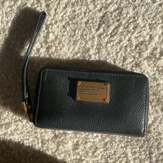 Marc jacobs wristlet Michael Kors Jet Set, Marc Jacobs, Handbags, Plus Fashion, Closet, Fashion Trends, Fashion Tips, Clothes Design