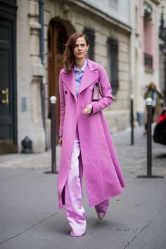 a424ed4bd3a7d6aea720b86d4a360f75 Purple Couture, Aymeline Valade, Pink Street, Street Style 2018, Diva Style, Chic Winter Outfits, October 1st, Pink Coat