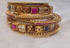 Bangles Glasses Ideas, Indian Bangles, Bridal Styling, Bangles Gold, Wedding Jewellery Collection, Bangles Jewelry Designs, Gold Bangles Design, Gold Jewellery Design Necklaces, Indian Wedding Jewelry