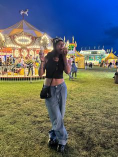 Outfits For Carnival Fair, Carnival Fits Casual, Fair Fit Ideas, Cute Outfits For Six Flags, Baggy Jeans And Doc Martens Outfit, La Fair Outfit, Fair Outfit Inspo Pics, Fair Outfit Ideas Carnival Aesthetic