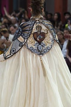 Guo Pei Couture, Harry Clarke, Guo Pei, Chanel Cruise, Chanel Couture, Diane Kruger, فستان سهرة, Chanel Vintage, 가을 패션