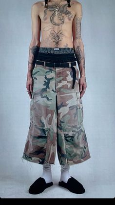 Camo Cargo Pants Outfit, Cargo Pants Outfit, Baggy Clothes, Special Clothes, Clothing Mockup, Vintage Streetwear, Mens Street Style