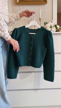 Green hand knit crop top jacket with mutton puffed sleeves. Button up chunky knikt cardigan in wool. Vuntage style 90's austrian sweater. Crop hand knit cardigan MADE TO ORDER Color (as shown): 426 petrol Yarn composition: 50% wool, 5% acrylic Type of the sleeve: puffed, 7/8 length. SIZE CHART: Size XS: Width: 40-42 cm Length: 40-42 cm Size S: Width: 43-45 cm Length: 40-42 cm Size M: Width: 46-48 cm Length: 41-43 cm Size L: Width: 49-51 cm Length: 43-45 cm Our model is wearing the XS size Acryl Art, Style 90's, Victorian Jacket, Crop Top Jacket, Cardigan Green, Alpaca Cardigan, Crop Cardigan, Sweater Crop, Jacket For Women