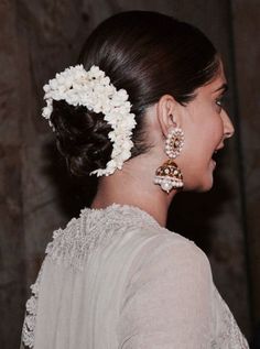 Indian Bun Hairstyles, Wedding Bun, High Bun Hairstyles, Flower Bun, Wedding Bun Hairstyles, Bridal Bun, Low Bun Hairstyles