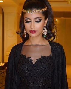 Arabian Nights Prom, Wedding Musts, Eastern Makeup, Posh Wedding, Arabian Knights, Night Hairstyles, Wedding Headpieces, Arabian Night, Fall Makeup Looks