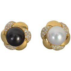 Striking huge black and white pearl earrings surrounded by diamonds. The pearls are each 15 mm. There are 72 round brilliant diamonds with a total weight of approximately 3 carats. Lobed gold plaques alternate with those of diamonds. The combination of the size with the alternating black and white pearls give these earrings tremendous impact. Huge Pearl Earrings, Pearl Earring Set, Natural Pearl Earrings, White Pearl Earrings, White Pearl Earring, Pearl And Diamond Earrings, Coral Stone, Black Diamonds, Natural Pearl