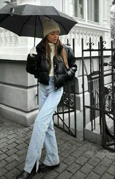 Cold Paris Outfit, City Girl Aesthetic Outfit Winter, European Cold Weather Outfits, City Outfit Ideas Fall, Study Abroad Outfits Winter, Fall Outfits New York City, January In New York Outfits, Paris Outfit Inspo Winter, Nyc Winter Outfits Going Out