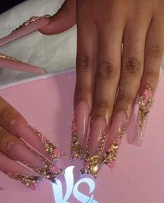 Cute Gold Acrylic Nails, Pink And Gold Bling Nails, Pink And Gold Long Nails, Pink And Gold Acrylic Nails Designs, Sweet 16 Pink And Gold Theme, Gold Blinged Out Nails, Nails With Gold Diamonds, Pink And Gold Birthday Nails, Pink And Gold Acrylics