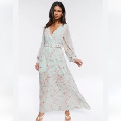 Brand New With Tags Spring Pleated Maxi Dress For Garden Party, Spring Chic Pleated Maxi Dress, Chic Pleated Maxi Dress For Spring, Spring Pleated Chic Maxi Dress, Spring Daywear Pleated Maxi Dress, Spring Pleated Maxi Dress For Brunch, Peach Maxi Dresses, Resort Maxi Dress, Black Floral Maxi Dress