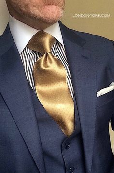 Mens Dress Suits, Gentleman Style Casual Classy, Gentleman Style Outfits, Gentleman Mode, Men's Business Outfits, Shirt And Tie, Outfit For Men, Suit Shirt