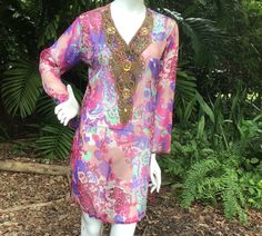 Vintage tunic silk Dress/top Size 2-4 Silk Tunic Dress With Vibrant Print, Bohemian Multicolor Silk Tunic, Long Sleeve Silk Embroidered Tunic, Luxury Silk Printed Tunic, Bohemian Silk V-neck Tunic, Sequin Tunic, Black Fur Coat, Beauty Icons, Vintage Silk