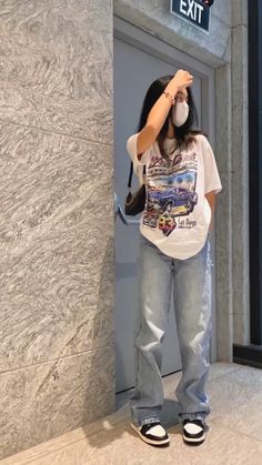 Retro Vans Outfit, Street Wear Women Aesthetic, Bruh Girl Aesthetic Outfits, Tomboy Fashion Aesthetic, Skater Outfit Ideas, Bruh Girl Aesthetic, Skater Girl Fits, Bruh Girl Outfits, Bruh Girl Style