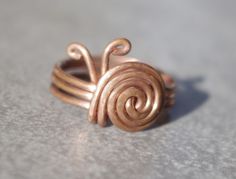 Humble but efective and extraordinary copper wire ring. Like in the pictures made of copper wire diameter 1,2mm. Instead of gemstone there is a little snail made of wire. This little gadget will surely get attention of Your friends on the party or used as an everyday wear. Variety of sizes availabel - please specify the diameter You are intrested in. Opinions about the healthy effects of copper on the human body are quite popular and many of them can be found in the internet. Buying our ring, You receive in addition to potential health properties also a nice piece of exclusive jewelry, which is suitable for everyday wear as well as for special occasions, especially among those who appreciate the uniqueness of handcrafts. Cleaning: This is uncoated copper so it will tarnish. Many people lik Copper Wire Ring, Copper Wire Crafts, Diy Wire Jewelry Rings, Wire Jewelry Rings, Wire Craft, Wire Jewelery, Wire Wrap Jewelry Designs, 2024 Ideas, Bijoux Fil Aluminium