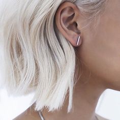 Cheveux blancs en carré Silver Bar Earrings, Simple Stud Earrings, Bar Stud Earrings, Mail Order, Kourtney Kardashian, Bar Earrings, Khloe Kardashian, Simple Earrings