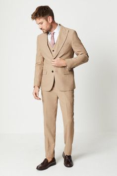 This impeccably tailored tuxedo jacket is designed to make a statement, perfect for any formal occasion. Whether you're attending a wedding, gala, or any special event, our Slim Fit Jacket is the ultimate choice for the modern gentleman who wants to make a lasting impression. Tweed Suit, Petite Jumpsuit, Slim Fit Jackets, Petite Coat, Tweed Suits, Floral Outfit, Modern Gentleman, Tuxedo Jacket, Business Suit