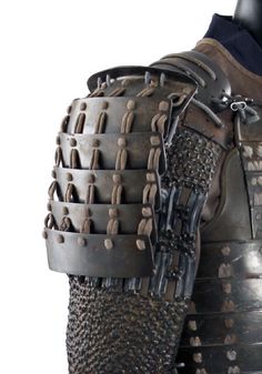 the armor is made up of metal chains and rivets on it's sides