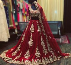 Orang India, Baju Kahwin, Red Bridal Dress, Lehenga Red, Georgette Lehenga, Desi Wedding Dresses, Asian Bridal Dresses, Bridal Lehenga Collection, Frock Fashion