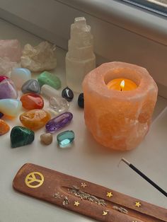 Spirtual Aesthetic Girl, Candles And Crystals Aesthetic, Manifestation Crystals Aesthetic, Candles Crystals Aesthetic, Crystal Collection Display, Crystals And Incense Aesthetic, Paz Hippie, A Kind Of Magic, Zen Room