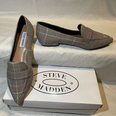 Steve Madden. Never Worn. Size 8.5. Cute Work Shoes, Shoes Cute, Pointed Toe Flats, Shoes White, Work Shoes, Steve Madden Shoes, Flat Shoes Women, Loafer Flats, Steve Madden