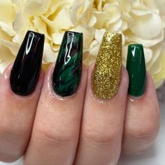 @sparkle.with.cm.nails: “Loki inspired nails 💅🏻  • • • • #loki #nailart #tomhiddleston #thor #blackwidow #chrishemsworth…” Gothic Lifestyle, Bright Eye Makeup, Nail Board, Killing Eve, Hawkeye