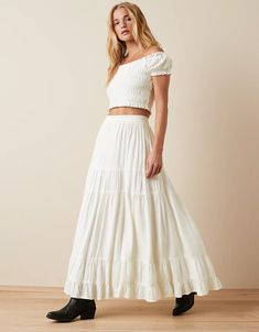 AE Tiered High-Waisted Maxi Skirt Tiered Midi Skirt Outfit, White Flowy Skirt Outfit, Midi Skirt Outfit Summer, Flowy Skirt Outfit, Midi Skirt Outfits Summer, Spain Outfit Ideas, White Flowy Skirt, Spain Outfit, Skirt Outfit Summer