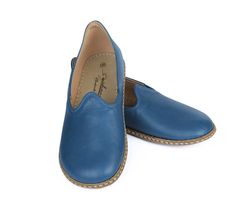 Blue Loafers, Shoes Stylish, Shoes Comfy, Shoes Stand, Leather Flat Shoes, Wide Shoes, Barefoot Shoes, Comfortable Flats, Comfy Shoes