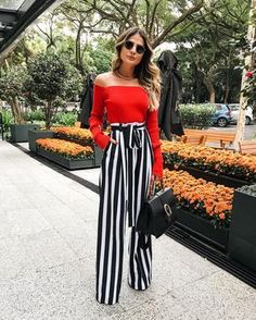 74 mil curtidas, 569 comentários - Thássia Naves (@thassianaves) no Instagram: “Aquela calça que alonga as pernocas ❤️ Essa aí é da @skazioficial! Deusa né?! #thassiastyle…” Vertical Lines, Red Top, Striped Pants, Outfits Casuales, Classy Outfits, Women's Dresses, Chic Outfits, Spring Outfits