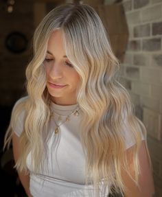 Going a little extra blonde for the fall is highkey the move! Half balayage with a cutie root tap for the most perfect blend! Lifted using @moroccanoilpro blonde voyage powder and clay lightner Root @moroccanoilpro color calypso 6N 6BG 6CH Global gloss @moroccanoilpro 10G 9V Protected @k18haircanada @epresbeauty #abbotsford #abbotsfordhairstylist #abbotsfordhairsalon #abbotsfordbalayage #chilliwackhairstylist #chilliwackbalayage #mastersofbalayage #moroccanoilpro Full Highlight With Root Tap, Highlights With Root Tap, Half Balayage, Full Highlights, Blonde Roots, Moroccan Oil